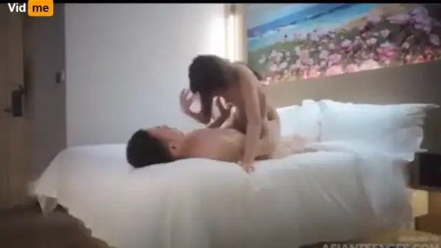 iclik indo janda muda pirang cantik wiwik di sofa sampai becek